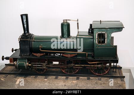 Warschau, Polen - 19. März 2024. Dampflokomotive im Vintage-Modell Stockfoto