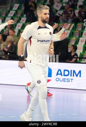 Nantes, Frankreich. April 2024. Luka Karabatic von PSG wärmt sich während der französischen Meisterschaft auf, Liqui Moly Starligue Handballspiel zwischen HBC Nantes und Paris Saint-Germain am 7. April 2024 in der H Arena in Nantes, Frankreich - Foto Laurent Lairys/DPPI Credit: DPPI Media/Alamy Live News Stockfoto