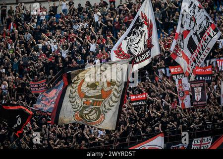 Mailand, Italien. April 2024. Fans des AC Mailand während des Fußballspiels der Serie A zwischen AC Mailand und US Lecce im San Siro Stadion in Mailand, Italien - Samstag, den 6. April 2024. Sport - Fußball . (Foto: Fabio Ferrari/LaPresse) Credit: LaPresse/Alamy Live News Stockfoto