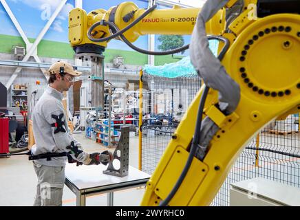 EXODYN-Projekt, Exoskelette zur Prävention von Erkrankungen des Bewegungsapparates in Arbeitsumgebungen, Unit of Health, Technology Centre, Tecnalia Research & Innovation, Donostia, San Sebastian, Gipuzkoa, Baskenland, Spanien. Stockfoto