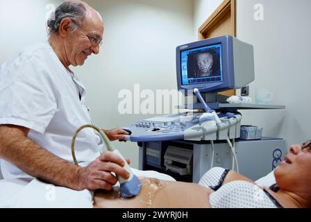 3D geburtshilflicher Ultraschall eines Fetus, 4D Baby Scan zeigt Bewegung, Gynäkologie, Krankenhaus Policlinica Gipuzkoa, San Sebastian, Donostia, Euskadi, Spanien. Stockfoto