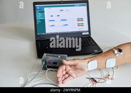 Neuromod, Neuromodulationssystem im geschlossenen Kreislauf zur Verbesserung des Schlafes und der Gedächtniskonsolidierung, Unit of Health, Technology Centre, Tecnalia Research & Innovation, Donostia, San Sebastian, Gipuzkoa, Baskenland, Spanien. Stockfoto