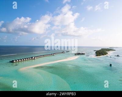 Luxusresort in der Nähe der Insel Dhigurah auf den Malediven im südlichen Ari Atoll Stockfoto