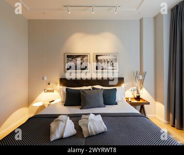 Zimmer, Innenbeleuchtung, Lasala Hotel, Donostia, San Sebastian, Gipuzkoa, Baskenland, Spanien. Stockfoto