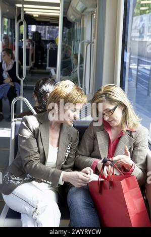Pendler. Straßenbahn. Bilbao Bizkaia, Baskenland. Spanien. Stockfoto