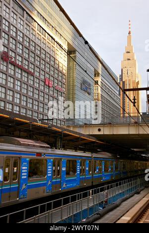 NTT DoCoMo Yoyogi Gebäude, Bahnhof, Shinjuku, Tokyo, Japan. Stockfoto