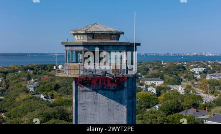 Charleston, SC, USA. November 2023. Luftaufnahme des Charleston Light Lighthouse auf Sullivans Island, South Carolina (Foto: © Walter G Arce SR Grindstone Medi/ASP) NUR ZUR REDAKTIONELLEN VERWENDUNG! Nicht für kommerzielle ZWECKE! Stockfoto