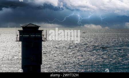 Charleston, SC, USA. November 2023. Luftaufnahme des Charleston Light Lighthouse auf Sullivans Island, South Carolina (Foto: © Walter G Arce SR Grindstone Medi/ASP) NUR ZUR REDAKTIONELLEN VERWENDUNG! Nicht für kommerzielle ZWECKE! Stockfoto