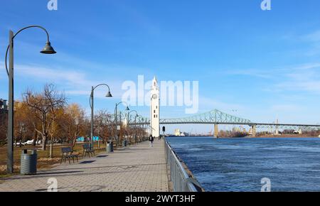 Der Montreal Clock Tower im alten Hafen von Montreal, Kanada Stockfoto