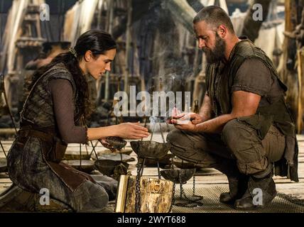 Noah (2014) von Darren Aronofsky mit Jennifer Connelly als Naameh und Russell Crowe als Noah. Noah wird von Gott auserwählt, eine bedeutsame Mission zu Unternehmen, bevor eine apokalyptische Flut die Welt reinigt. Werbefoto.***NUR REDAKTIONELLE VERWENDUNG*** Credit: BFA / Niko Tavernise / Paramount Pictures Stockfoto