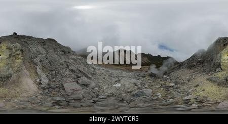 Dampfendes Fumarol, bedeckt mit Schwefelablagerungen an einem Hang des Mount Sibayak. Sumatra, Indonesien. Virtuelle Realität 360. Stockfoto