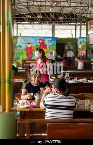 Food Hall, Cotundo, Provinz Napo, Amazonien, Ecuador Stockfoto