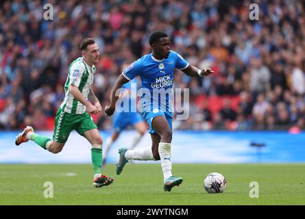 London, Großbritannien. April 2024. Kwame Poku (PU) beim Bristol Street Motors EFL Trophy Final, Peterborough United gegen Wycombe Wanderers Match im Wembley Stadium, London, Großbritannien am 7. April 2024 Credit: Paul Marriott/Alamy Live News Stockfoto