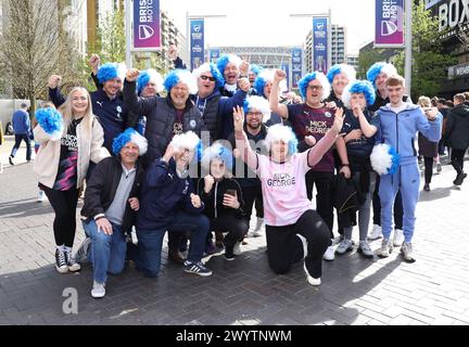 London, Großbritannien. April 2024. Peterborough Fans beim Bristol Street Motors EFL Trophy Final, Peterborough United gegen Wycombe Wanderers Match im Wembley Stadium, London, Großbritannien am 7. April 2024 Credit: Paul Marriott/Alamy Live News Stockfoto