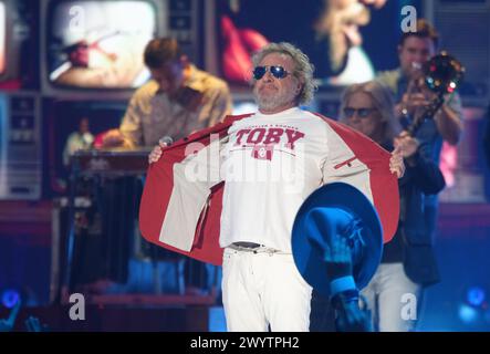 Sammy Hagar tritt auf der Bühne während der CMT Music Awards 2024 im Moody Center am 7. April 2024 in Austin, Texas, auf. Foto: Amy E. Price/imageSPACE Stockfoto
