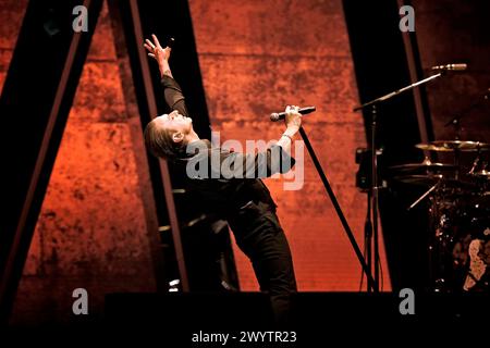 Dave Gahan Depeche Mode bei einem Konzert am in der Lanxess Arena in Köln. / Dave Gahan Depeche Mode bei einem Konzert in der Lanxess Arena in Köln. Momentaufnahme-Fotografie/D.Vorndran *** Dave Gahan Depeche Mode bei einem Konzert in der Lanxess Arena in Köln Dave Gahan Depeche Mode bei einem Konzert in der Lanxess Arena in Köln Schnappschuss Fotografie D Vorndran Stockfoto