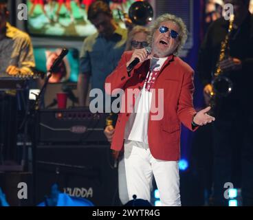 Sammy Hagar tritt auf der Bühne während der CMT Music Awards 2024 im Moody Center am 7. April 2024 in Austin, Texas, auf. Foto: Amy E. Price/imageSPACE/SIPA USA Stockfoto