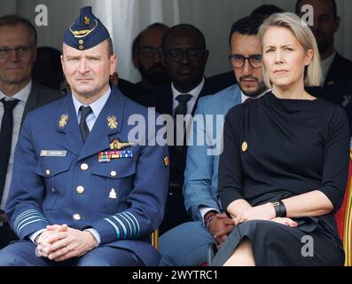 Kigali, Ruanda. April 2024. Designierter CHOD (Verteidigungsminister Frederik Vansina, Kabinettschef Jamil Araoud und Verteidigungsminister Ludivine Dedonder im Rahmen einer Gedenkfeier im Camp Kigali, dem belgischen Friedenssicherungsdenkmal in Kigali, Ruanda, am Montag, den 8. April 2024. Belgische Minister und Vertreter der Familien nehmen an der Gedenkfeier zum 30. Jahrestag des Völkermordes an den Tutsi und der Ermordung von zehn belgischen Fallschirmjägern Teil. BELGA FOTO BENOIT DOPPAGNE Credit: Belga News Agency/Alamy Live News Stockfoto