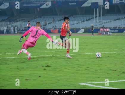 Kalkutta, Indien. April 2024. Der Eastbengal Football Club (EBFC) gewinnt in der 10. Staffel der ISL 2023-24 gegen Bengaluru FC (BFC) mit 2-1 Margen das entscheidende Heimspiel in Kalkutta, um die Hoffnung in Super Six der Indian Super League zu erhalten. Kalkutta, Indien, am 7. April 2024. Saul Crespo (P) und Cleiton Silva erzielten für den EBFC einen Treffer, während Sunil Chhetri (P) die Ergebnisse für den BFC reduzierte. (Foto: Amlan Biswas/Pacific Press/SIPA USA) Credit: SIPA USA/Alamy Live News Stockfoto