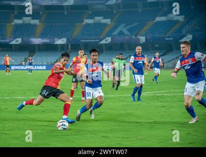 Kalkutta, Indien. April 2024. Der Eastbengal Football Club (EBFC) gewinnt in der 10. Staffel der ISL 2023-24 gegen Bengaluru FC (BFC) mit 2-1 Margen das entscheidende Heimspiel in Kalkutta, um die Hoffnung in Super Six der Indian Super League zu erhalten. Kalkutta, Indien, am 7. April 2024. Saul Crespo (P) und Cleiton Silva erzielten für den EBFC einen Treffer, während Sunil Chhetri (P) die Ergebnisse für den BFC reduzierte. (Foto: Amlan Biswas/Pacific Press/SIPA USA) Credit: SIPA USA/Alamy Live News Stockfoto