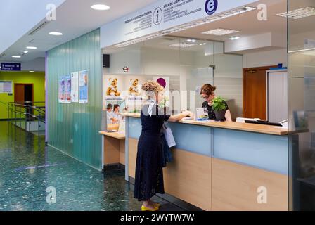 Empfang von Patienten, Grundversorgung, Egia Health Center, Donostia, San Sebastian, Gipuzkoa, Baskenland, Spanien. Stockfoto