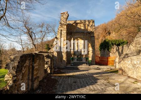 Ruinen von antico Borgo di Caprara di Sopra Marzabotto bei Bologna, Emilia-Romagna, Italien Stockfoto