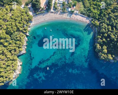 Luftaufnahme am Luchica Beach in der Nähe von Petrovac in Montenegro. Stockfoto