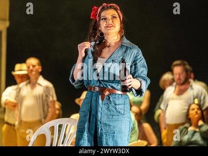 Aigul Akhmetshina (Carmen) in CARMEN am Royal Opera House, Covent Garden, London WC2 05/04/2024 Musik: Georges Bizet Libretto: Henri Meilhac & Ludovic Halevy Dramaturg: ELISA Zaninotto Dirigent: Antonello Manacorda Bühnenbild: Paulo Fantin Kostüme: Carla Teti Beleuchtung: Alessandro Carletti Regisseur: Damiano Michieletto Stockfoto