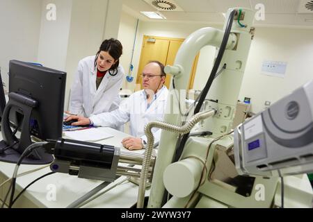 SEM. Elektronisches Scanning-Mikroskop. Technologische Dienstleistungen für die Industrie. Tecnalia Research & Innovation, Donostia, San Sebastian, Gipuzkoa, Baskenland, Spanien. Stockfoto