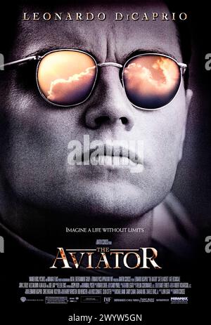 The Aviator (2004) unter der Regie von Martin Scorsese mit Samson Selim, Mia Mustafi und Dzada Selim. Ein Biopic, das die frühen Jahre der Karriere des legendären Regisseurs und Piloten Howard Hughes von den späten 1920er bis Mitte der 1940er Jahre darstellt Foto eines Original-Posters aus dem Jahr 2004 (USA).***NUR FÜR REDAKTIONELLE ZWECKE*** Credit: BFA / Miramax Films Stockfoto