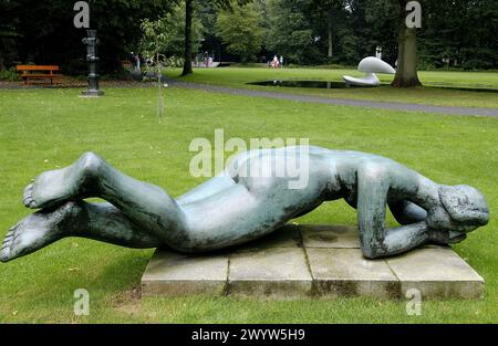 ´Niobe´ (1951) Skulptur von Constant Permeke im Garten des Kröller-Müller Museums, Het nationale Park de Hoge Veluwe. Gelderland, Niederlande. Stockfoto