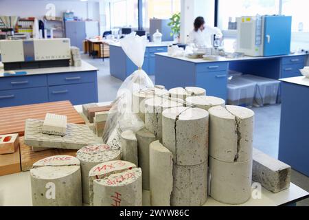 Beispiele von Beton, Forschung zu Baustoffen, Forschung und Innovation von Tecnalia, Zamudio, Bizkaia, Baskenland, Spanien. Stockfoto