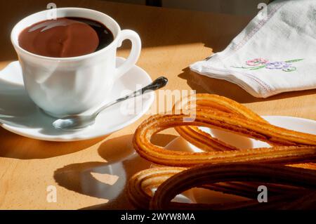 Schokolade mit Churros. Madrid, Spanien. Stockfoto