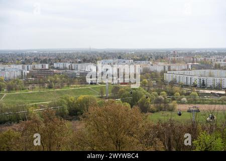 Aus der Vogelperspektive des Stadtteils Berlin-Marzahn vom Aussichtsturm. Blick auf Berlin-Marzahn. Stockfoto