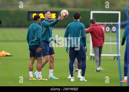 London Colney, Großbritannien. April 2024. William Saliba von Arsenal während des Trainings des Arsenal Teams vor dem 1. Leg-Spiel der UEFA Champions League gegen Bayern München im Arsenal FC Training Centre, London Colney, England, Großbritannien am 8. April 2024 Credit: Every Second Media/Alamy Live News Stockfoto