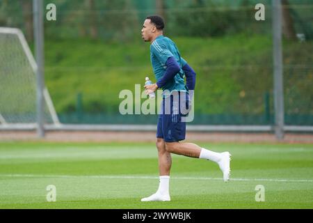 London Colney, Großbritannien. April 2024. Gabriel von Arsenal während des Trainings der Arsenal-Mannschaft vor dem 1. Legspiel der UEFA Champions League gegen Bayern München im Arsenal FC Training Centre, London Colney, England, Großbritannien am 8. April 2024 Credit: Every Second Media/Alamy Live News Stockfoto
