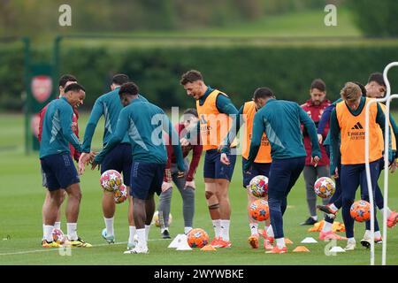 London Colney, Großbritannien. April 2024. Ben White von Arsenal während des Trainings der Arsenal-Mannschaft vor dem 1. Leg-Fußballspiel der UEFA Champions League gegen Bayern München im Arsenal FC Training Centre, London Colney, England, Großbritannien am 8. April 2024 Credit: Every Second Media/Alamy Live News Stockfoto