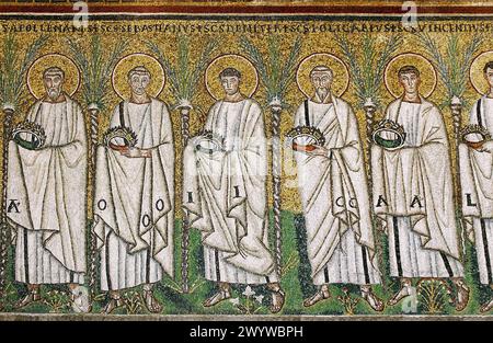 Märtyrerprozession, byzantinisches Mosaik in der Basilika Sant´Apollinare Nuovo. Ravenna. Emilia-Romagna, Italien. Stockfoto