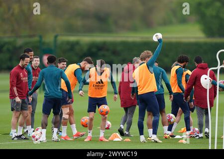 London Colney, Großbritannien. April 2024. Die Arsenal-Spieler während des Trainings der Arsenal-Mannschaft vor dem 1. Leg-Spiel der UEFA Champions League gegen Bayern München im Arsenal FC Training Centre, London Colney, England, Großbritannien am 8. April 2024 Credit: Every Second Media/Alamy Live News Stockfoto