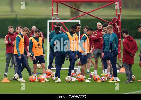 London Colney, Großbritannien. April 2024. Die Arsenal-Spieler während des Trainings der Arsenal-Mannschaft vor dem 1. Leg-Spiel der UEFA Champions League gegen Bayern München im Arsenal FC Training Centre, London Colney, England, Großbritannien am 8. April 2024 Credit: Every Second Media/Alamy Live News Stockfoto