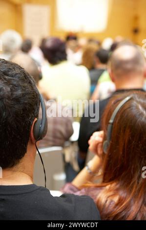 Konferenz, Simultandolmetscher. Bioterra, Messe für ökologische Produkte, ökologisches Management und Umwelt, FICOBA, Internationale Messe der Baskenküste. Irun, Gipuzkoa, Baskenland, Spanien. Stockfoto
