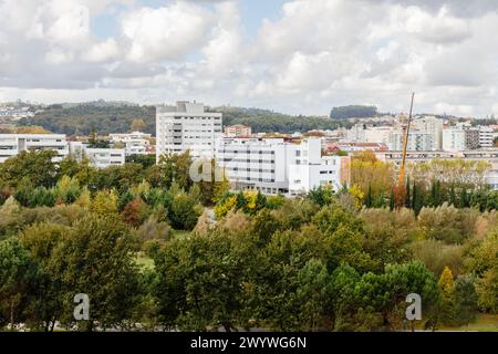 Antas, Vila Nova de Famalicao, Braga, Portugal - 22. Oktober 2020: Architekturdetails der Stadt an einem Herbsttag Stockfoto