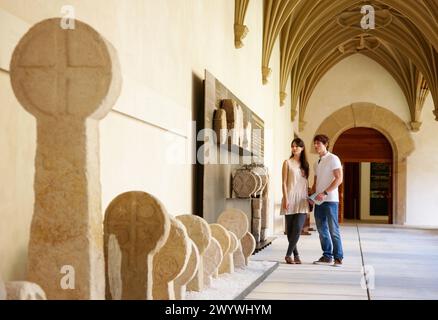 Grabstele im Kreuzgang des ehemaligen Dominikanerklosters (16. Jahrhundert), Museo San Telmo Museum, San Sebastian, Gipuzkoa, Baskenland, Spanien. Stockfoto