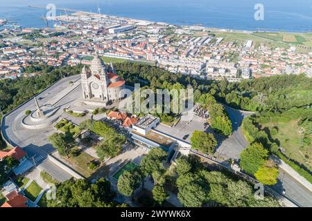 basilika Santa Luzia, ein katholischer Tempel in Viana do Castelo, Portugal. Drohnenansicht aus der Luft Stockfoto
