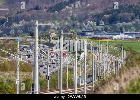 Neubaustrecke der Bahn von Wendlingen nach Ulm. Streckenabschnitt bei Kirchheim unter Teck. // 06.04.2024: Kirchheim unter Teck, Baden-Württemberg, Deutschland, Europa *** Neubaustrecke von Wendlingen nach Ulm bei Kirchheim unter Teck 06 04 2024 Kirchheim unter Teck, Baden-Württemberg, Deutschland, Europa Stockfoto