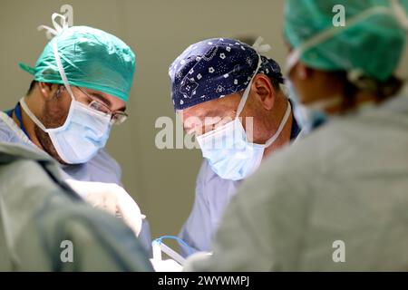 Chirurg, Chirurgie, Operationssaal, Onkologikoa Hospital, Onkologisches Institut, Fallzentrum für Prävention, Diagnose und Behandlung von Krebs, Donostia, San Sebastian, Gipuzkoa, Baskenland, Spanien. Stockfoto