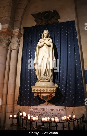 Paris, Frankreich - 31. März 2024: Innenansicht von Saint Pierre de Montmartre. Innenansicht der Kathedrale Saint Jean de Montmartre, eines der schönsten Beispiele Stockfoto