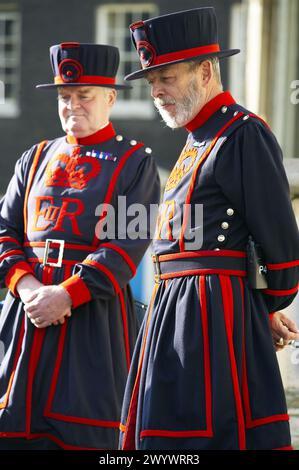 Beefeaters, Tower of London, London. England. VEREINIGTES KÖNIGREICH. Stockfoto