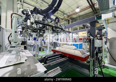 LowFlip Cell, Zelle für die automatische Fertigung von Komponenten in Verbundwerkstoffen, Luft- und Raumfahrtindustrie, Industrieeinheit, Technologiezentrum, Tecnalia Research & Innovation, Donostia, San Sebastian, Gipuzkoa, Baskenland, Spanien. Stockfoto