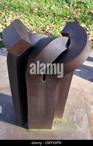 "Knoten XVIII, Corten Steel, 1991, Eduardo Chillida (1924-2002), Chillida Leku Museoa, Donostia, San Sebastian, Baskenland, Spanien. Stockfoto